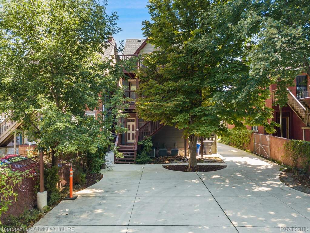 5 Bedroom Multi Unit's Image 46