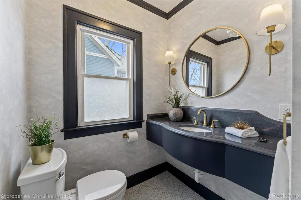 3 Bedroom Single Family Home/House's Image 8