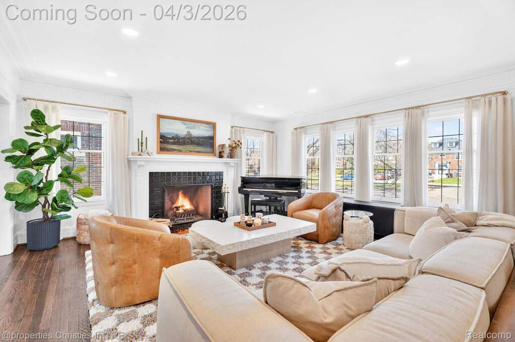 6 Bedroom Single Family Home/House's Image 7