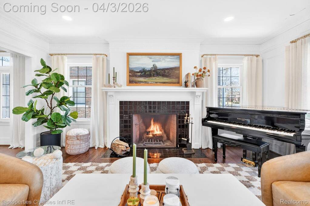 6 Bedroom Single Family Home/House's Image 8