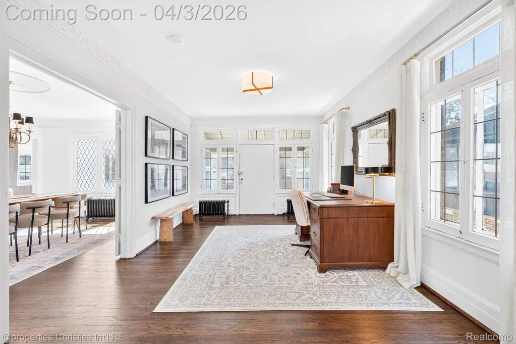 6 Bedroom Single Family Home/House's Image 11