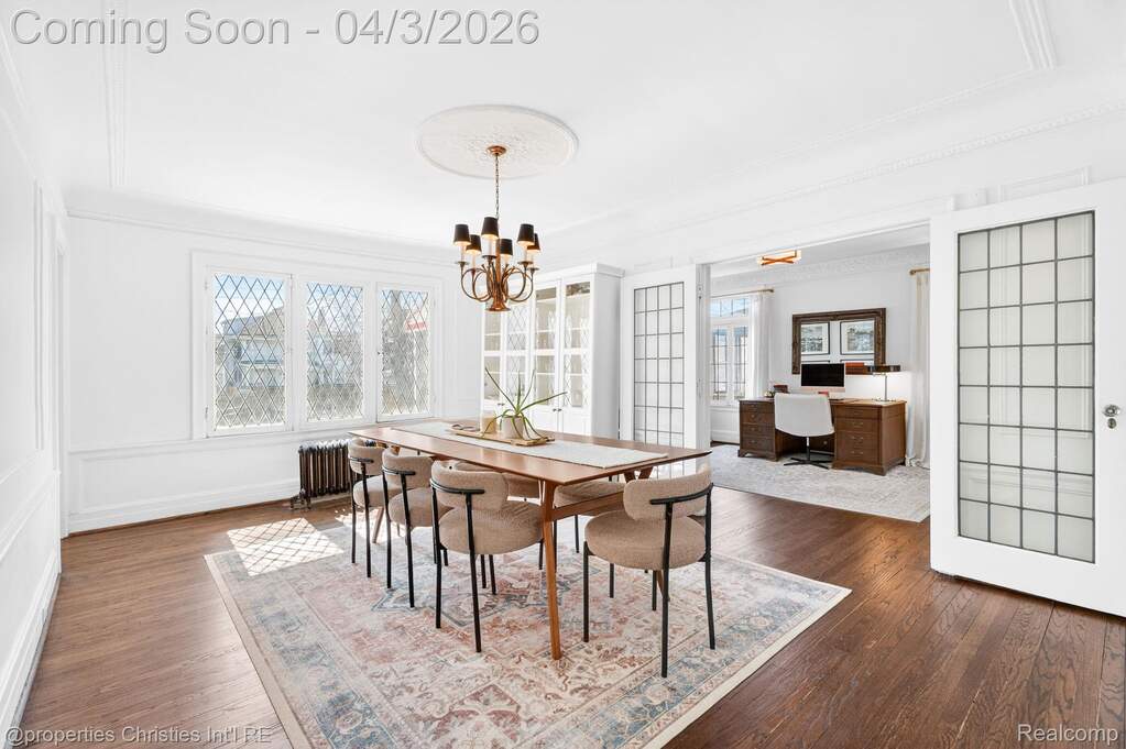 6 Bedroom Single Family Home/House's Image 18