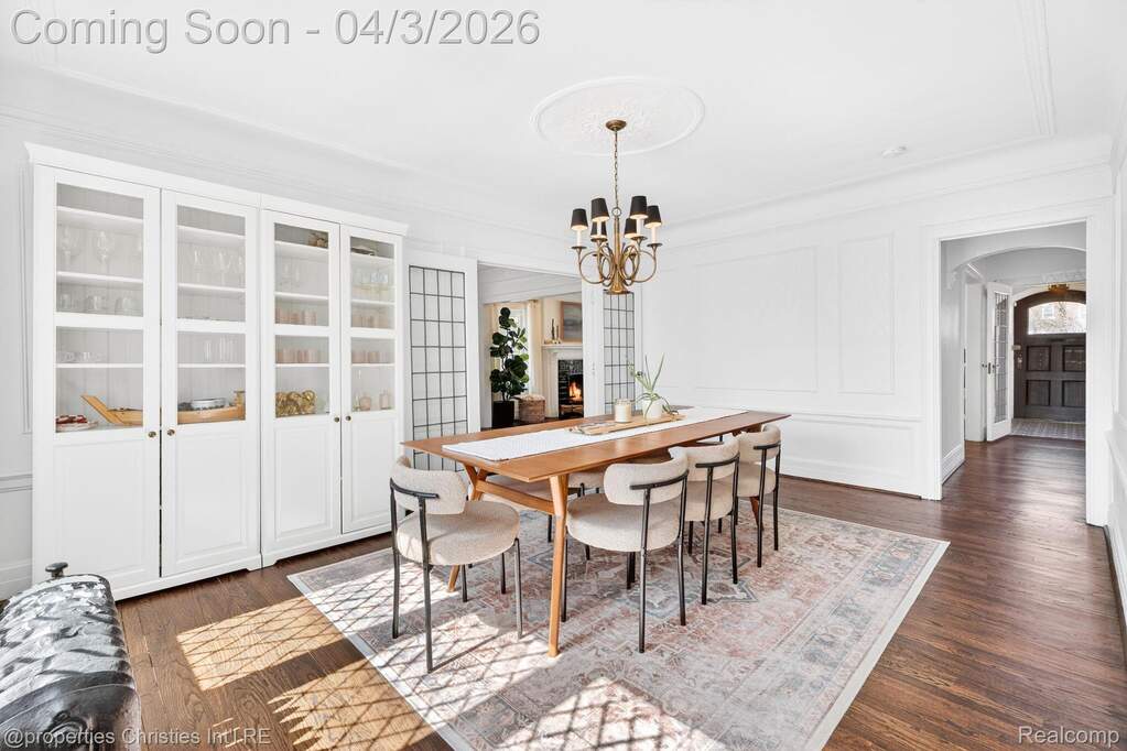 6 Bedroom Single Family Home/House's Image 19