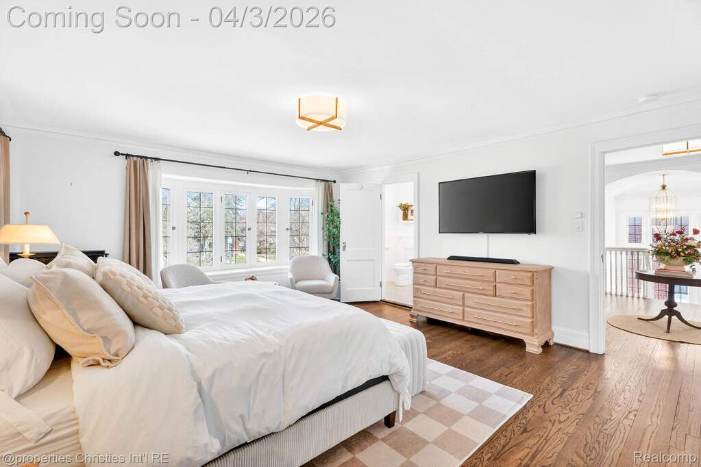 6 Bedroom Single Family Home/House's Image 34