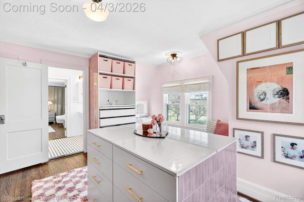 6 Bedroom Single Family Home/House's Image 37