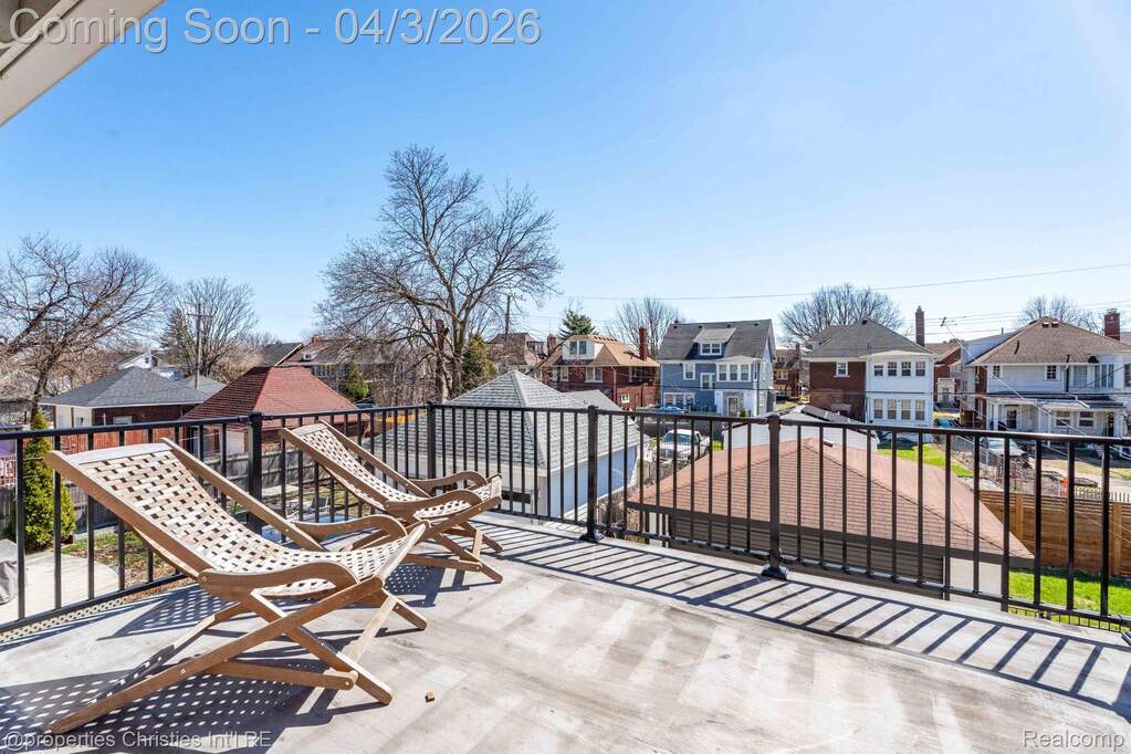 6 Bedroom Single Family Home/House's Image 42