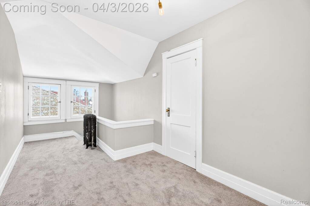 6 Bedroom Single Family Home/House's Image 49
