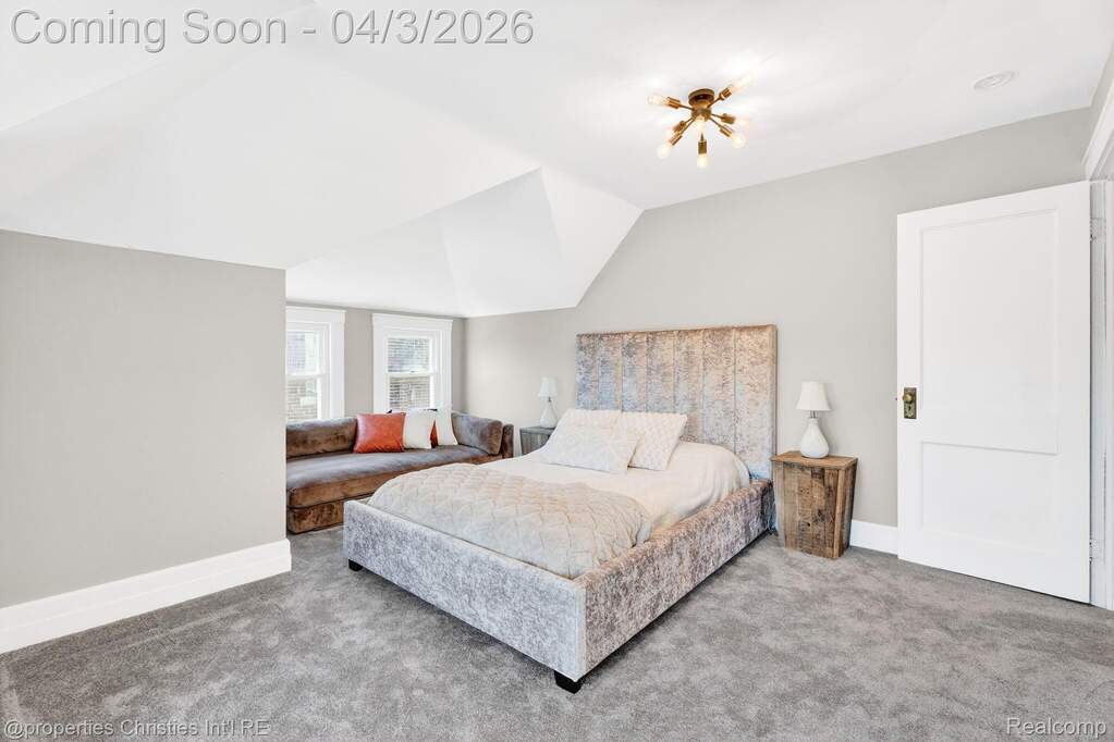 6 Bedroom Single Family Home/House's Image 51