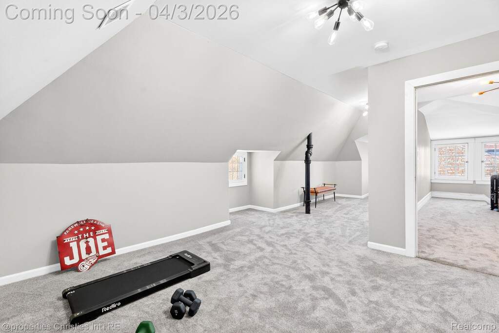 6 Bedroom Single Family Home/House's Image 53