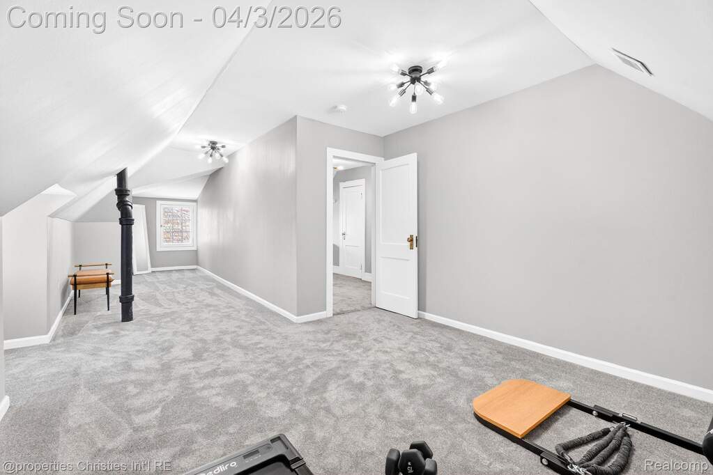 6 Bedroom Single Family Home/House's Image 54