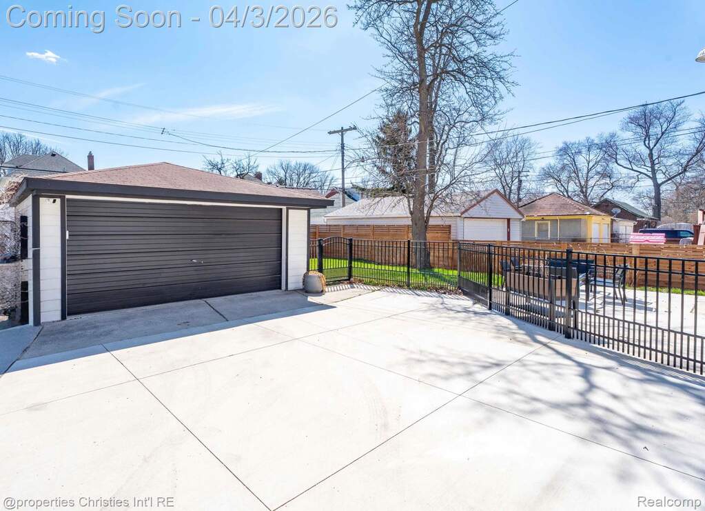 6 Bedroom Single Family Home/House's Image 63