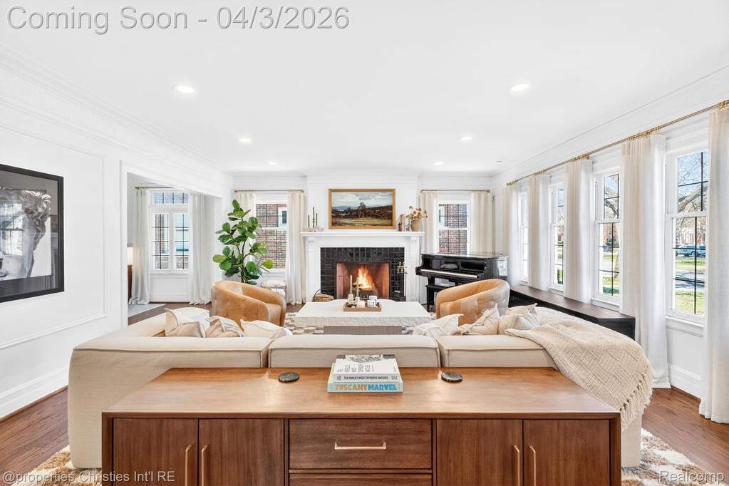 6 Bedroom Single Family Home/House's Image 5