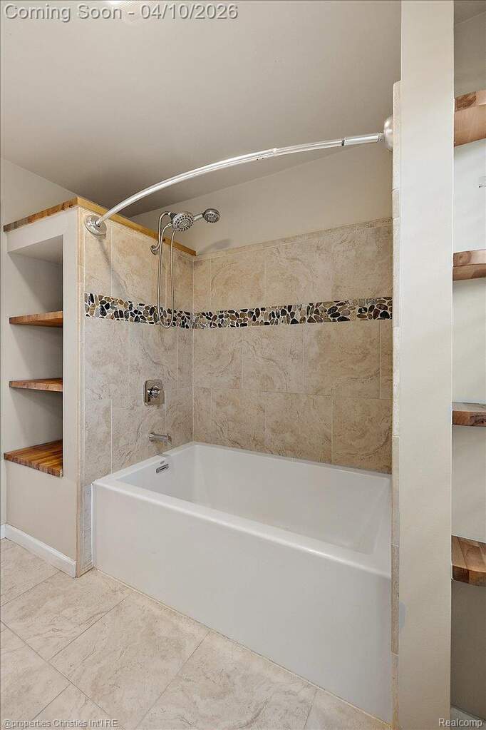 3 Bedroom Single Family Home/House's Image 32
