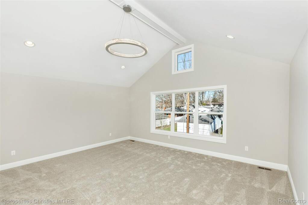 5 Bedroom Single Family Home/House's Image 24