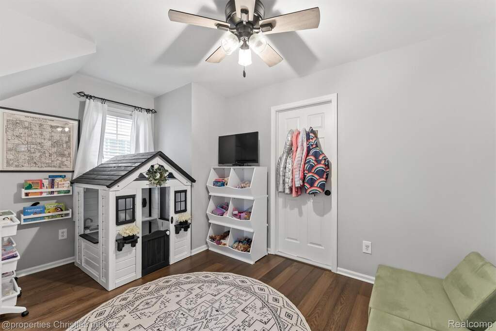 3 Bedroom Single Family Home/House's Image 8