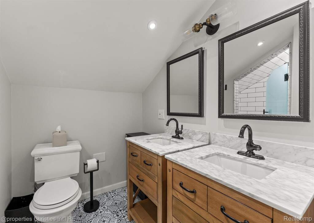 3 Bedroom Single Family Home/House's Image 12
