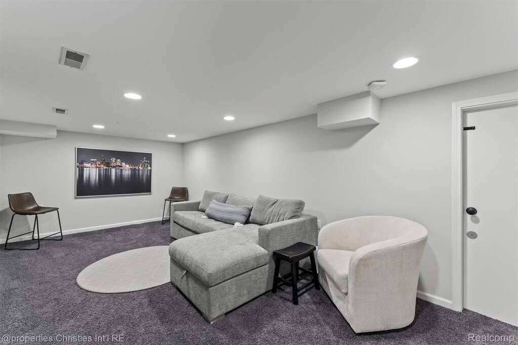 3 Bedroom Single Family Home/House's Image 14