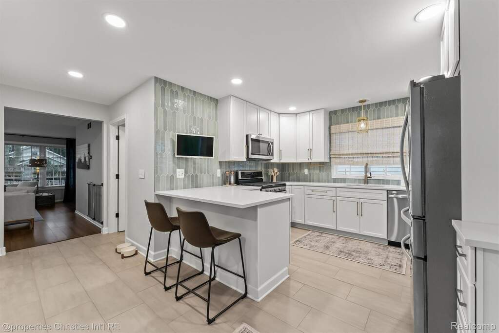 3 Bedroom Single Family Home/House's Image 3