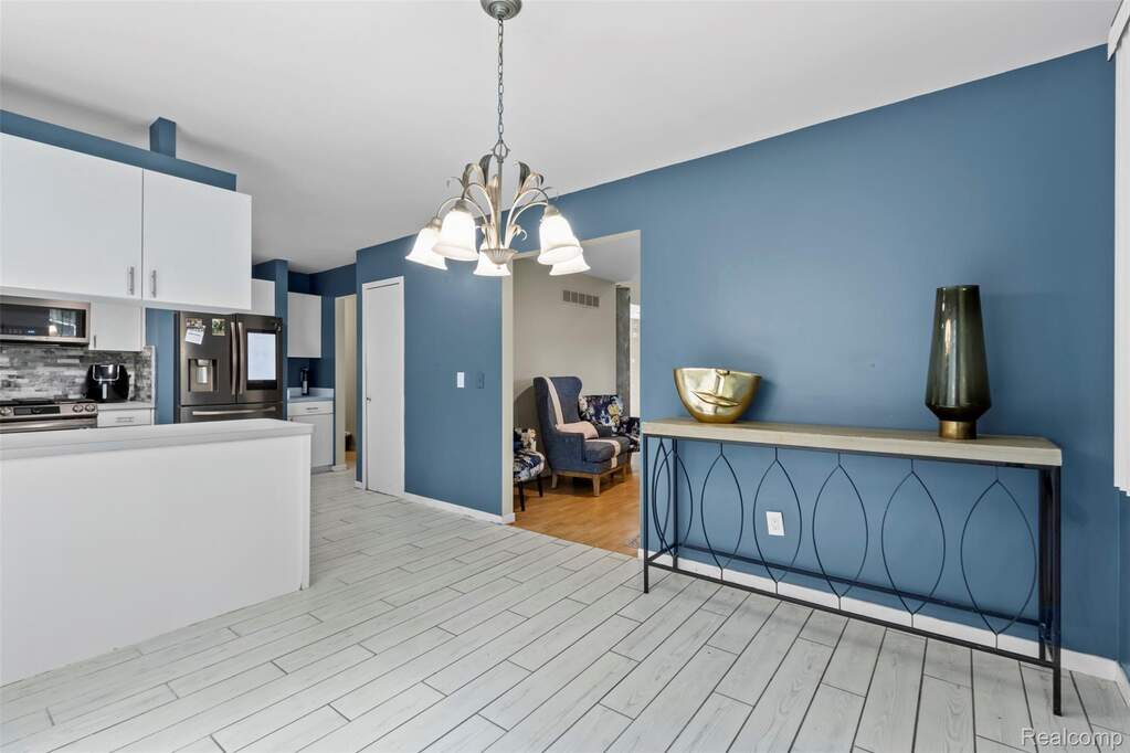 4 Bedroom Single Family Home/House's Image 7