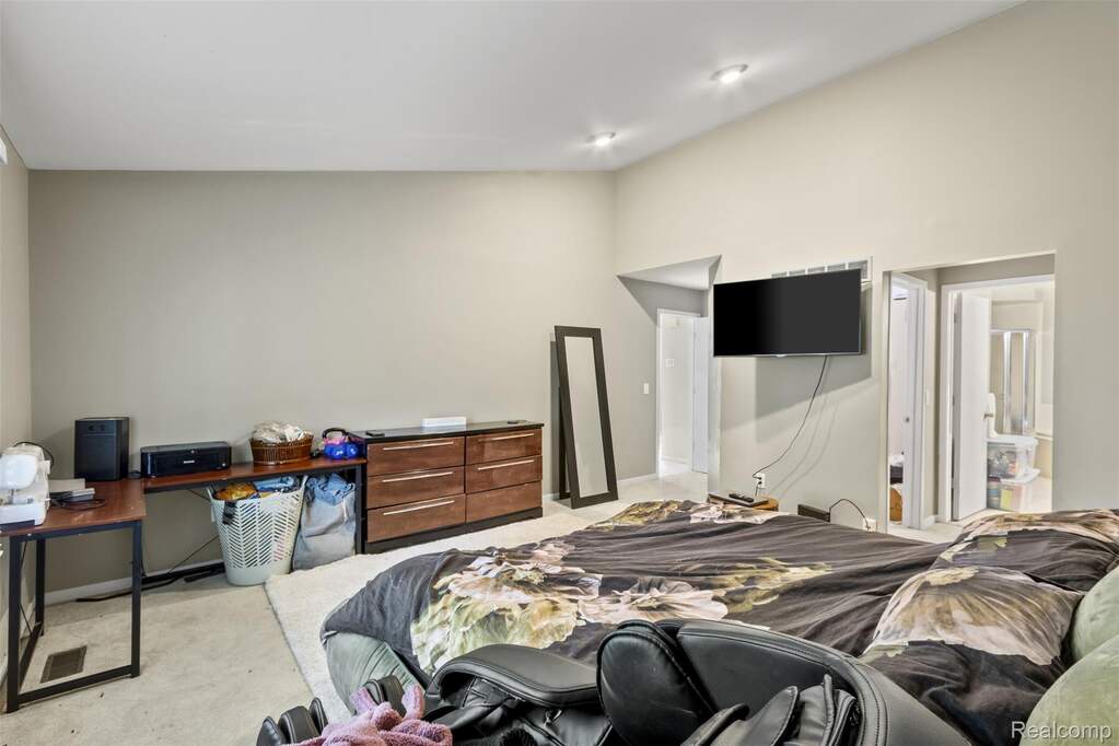 4 Bedroom Single Family Home/House's Image 14