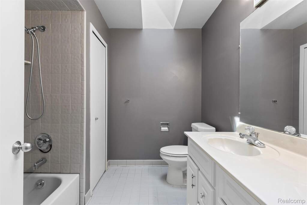4 Bedroom Single Family Home/House's Image 23