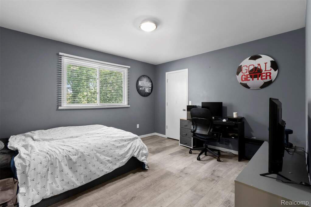4 Bedroom Single Family Home/House's Image 24