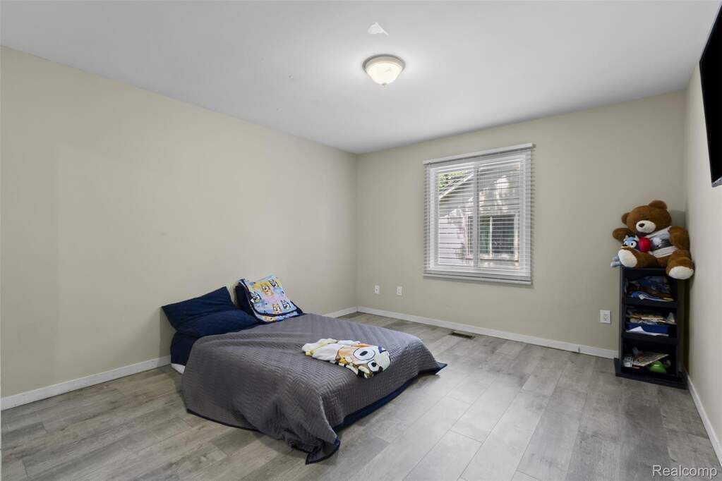 4 Bedroom Single Family Home/House's Image 25
