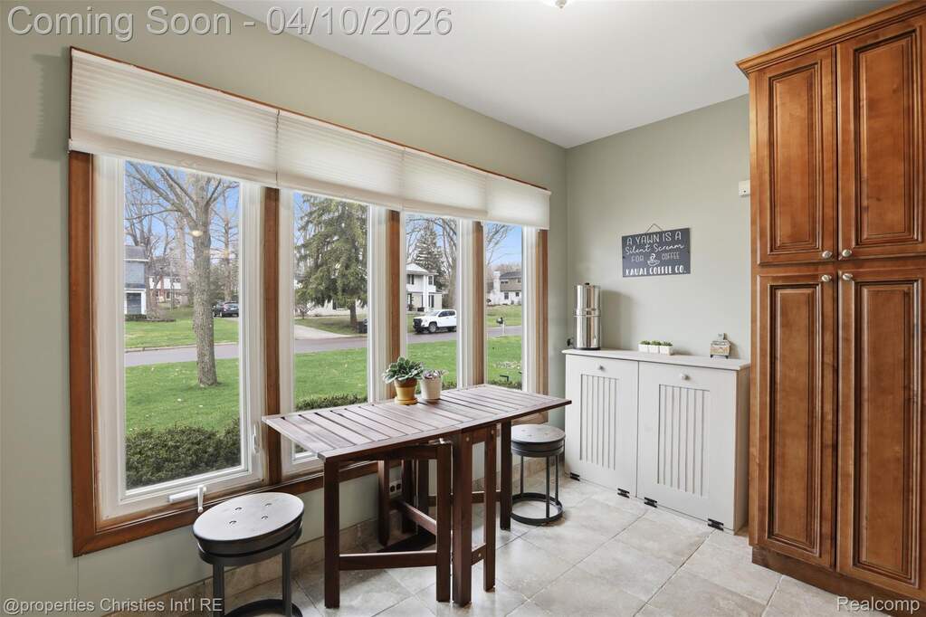 5 Bedroom Single Family Home/House's Image 8