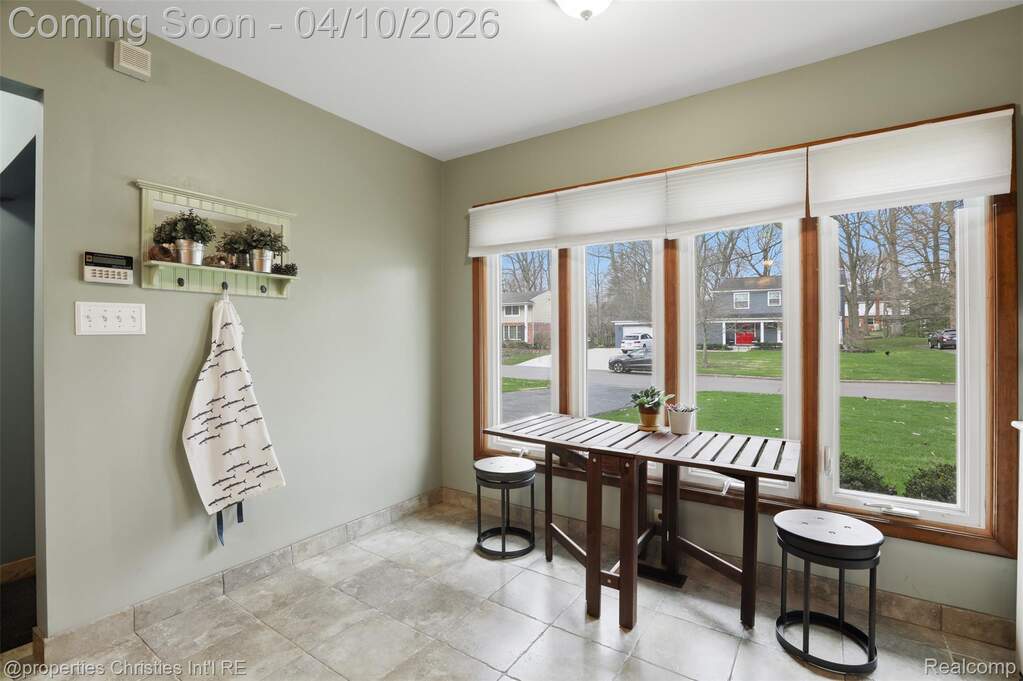 5 Bedroom Single Family Home/House's Image 9