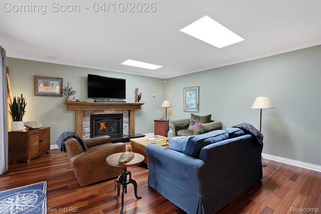 5 Bedroom Single Family Home/House's Image 13