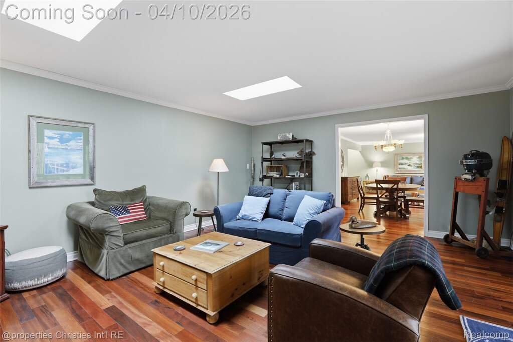 5 Bedroom Single Family Home/House's Image 14