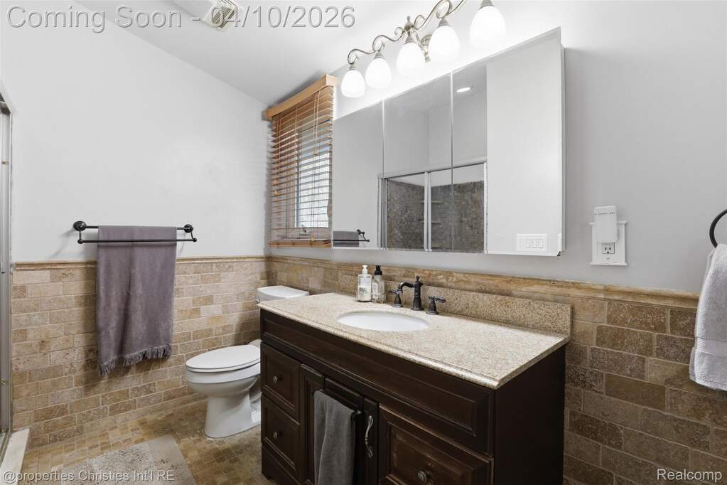 5 Bedroom Single Family Home/House's Image 22