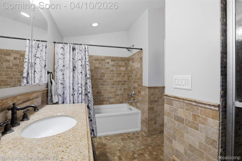 5 Bedroom Single Family Home/House's Image 23