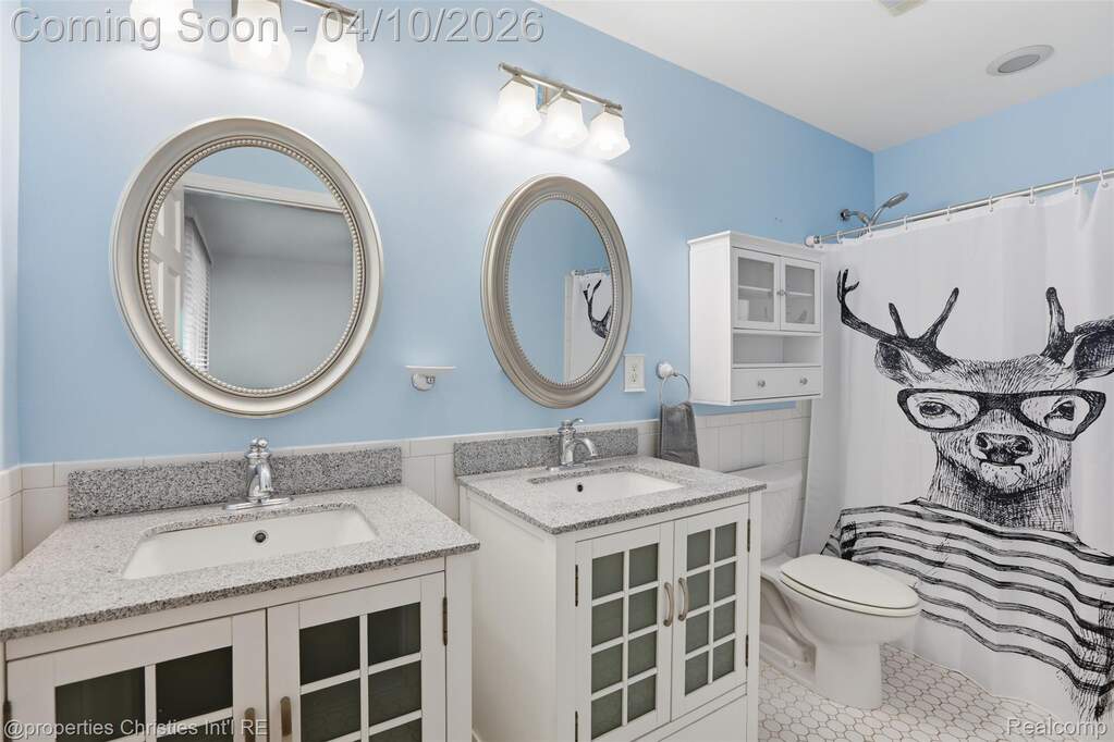 5 Bedroom Single Family Home/House's Image 26