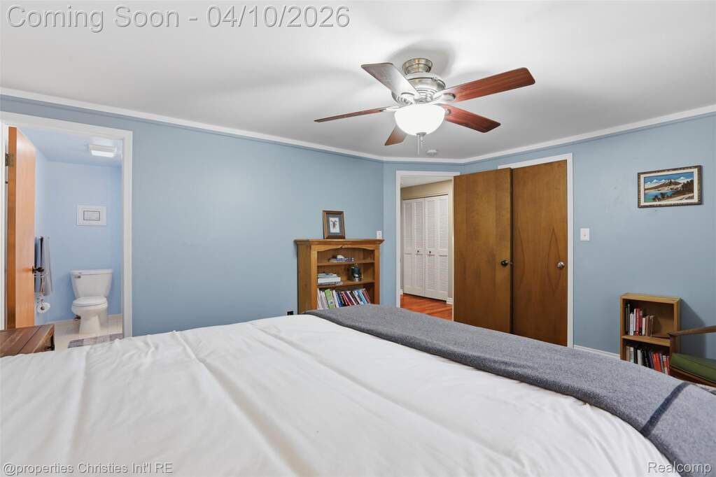 5 Bedroom Single Family Home/House's Image 28