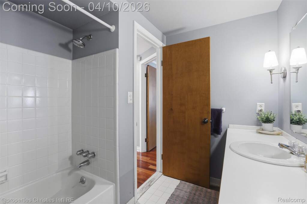 5 Bedroom Single Family Home/House's Image 33