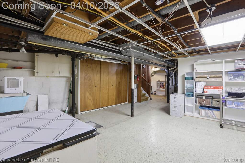 5 Bedroom Single Family Home/House's Image 36