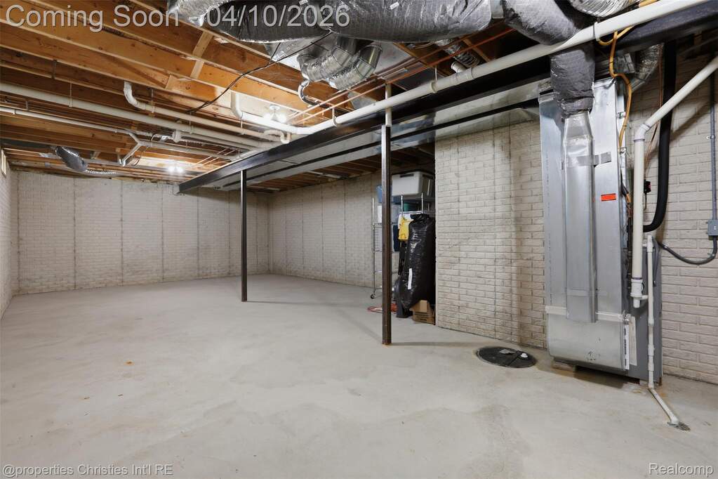 5 Bedroom Single Family Home/House's Image 38