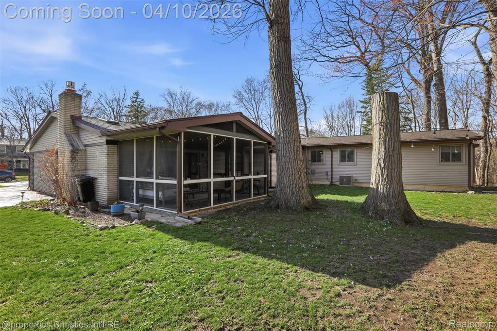 5 Bedroom Single Family Home/House's Image 40