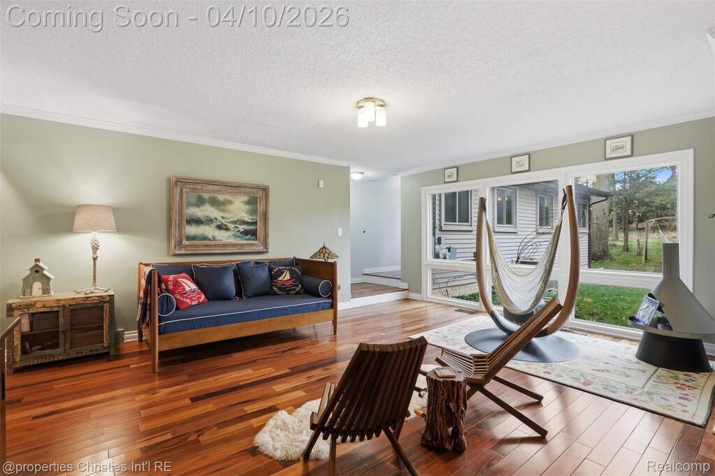 5 Bedroom Single Family Home/House's Image 3