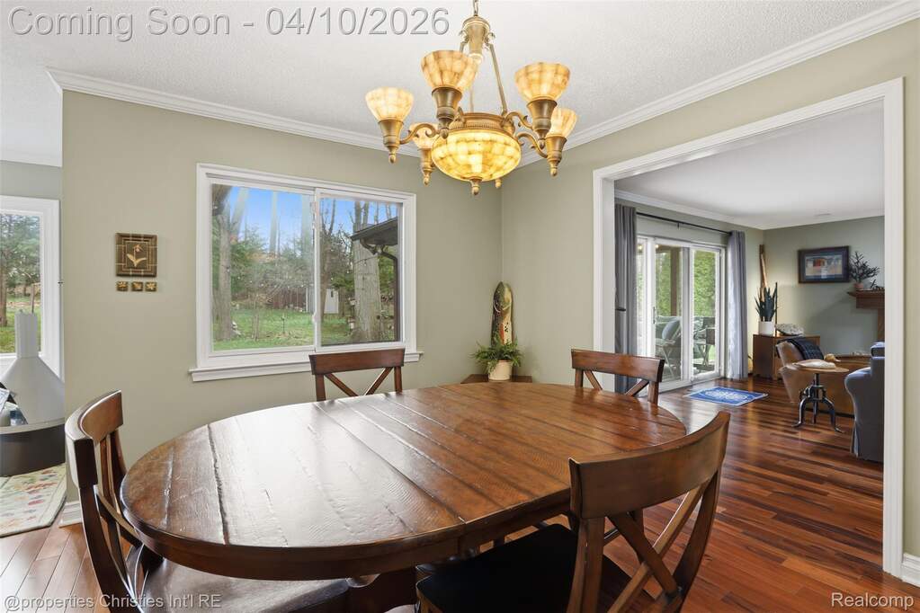 5 Bedroom Single Family Home/House's Image 4