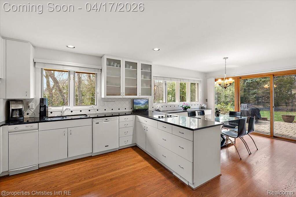 4 Bedroom Single Family Home/House's Image 14