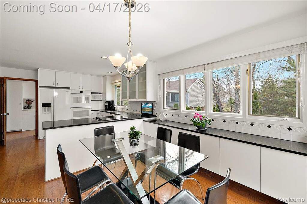 4 Bedroom Single Family Home/House's Image 17