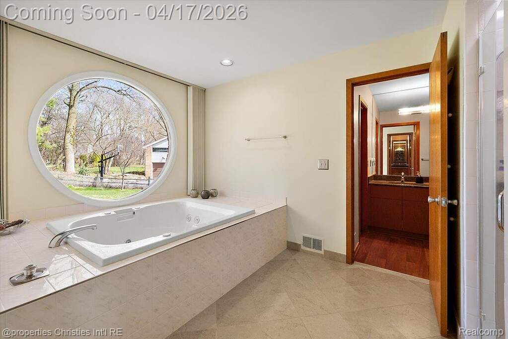 4 Bedroom Single Family Home/House's Image 33
