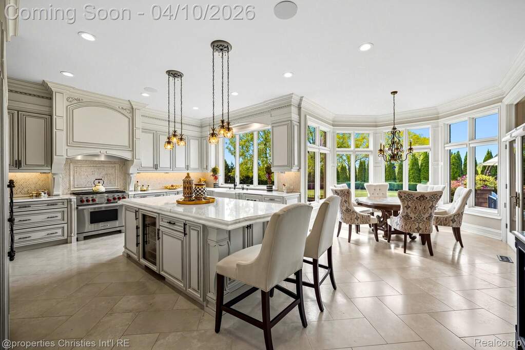 5 Bedroom Single Family Home/House's Image 12