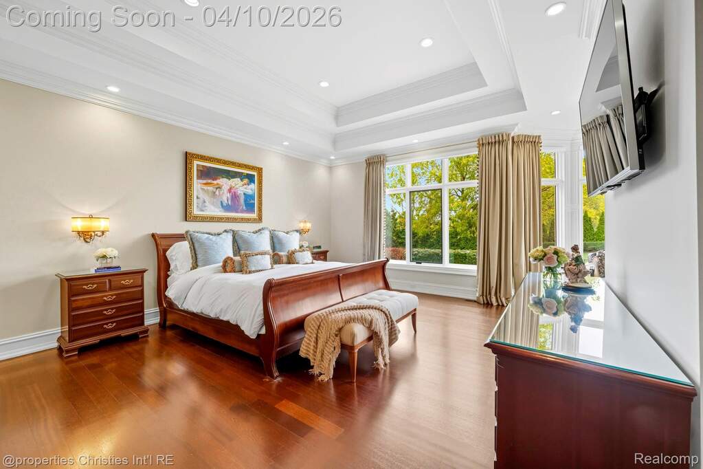 5 Bedroom Single Family Home/House's Image 22