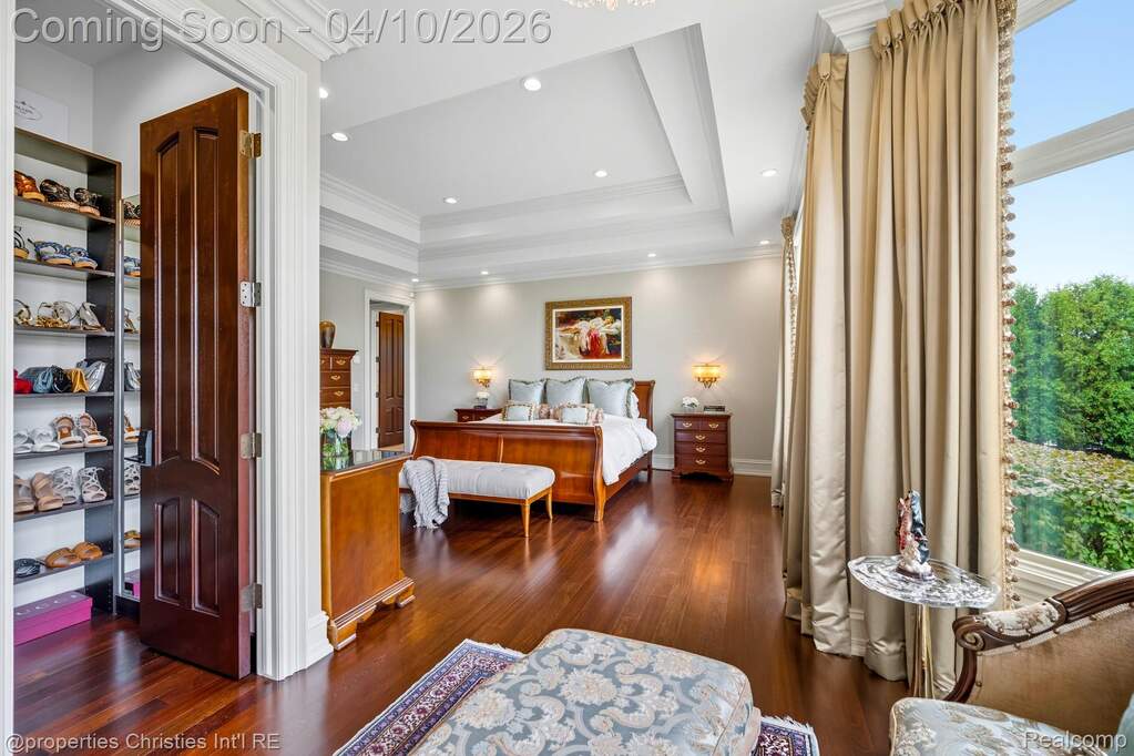 5 Bedroom Single Family Home/House's Image 24