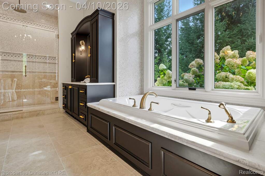 5 Bedroom Single Family Home/House's Image 26