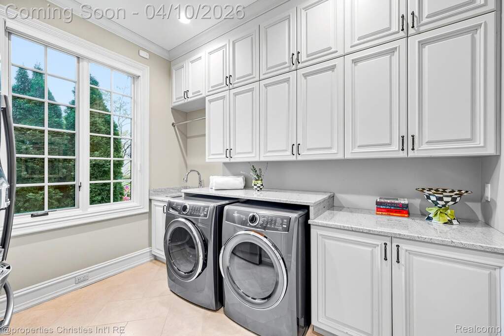 5 Bedroom Single Family Home/House's Image 33