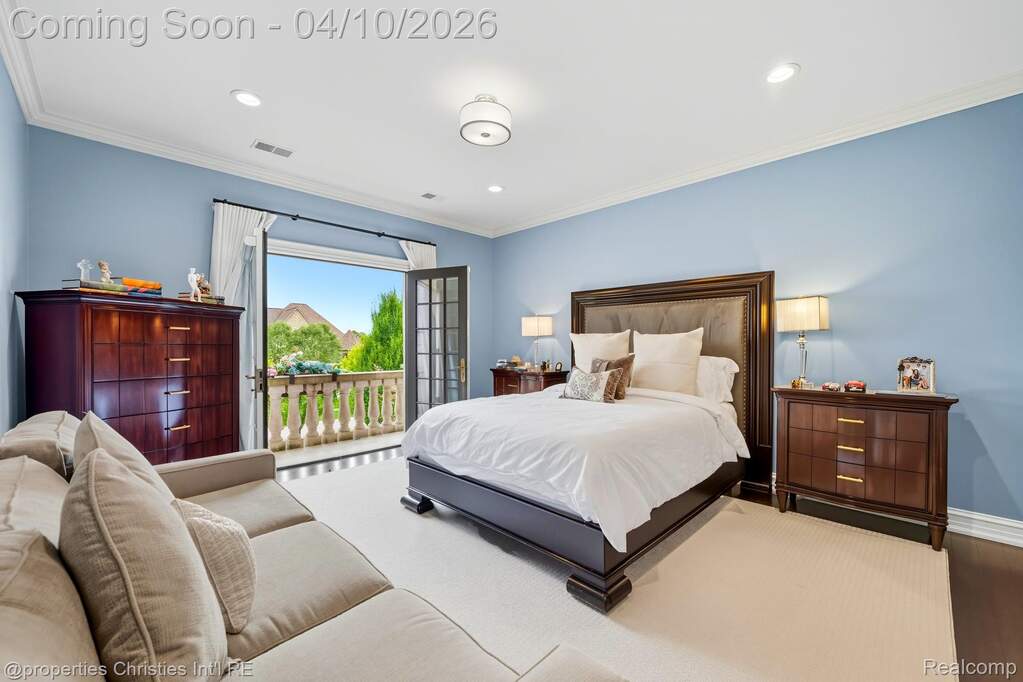 5 Bedroom Single Family Home/House's Image 37